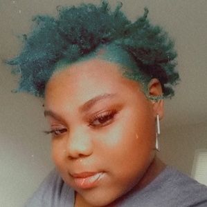 Meet your Posher, Nadia